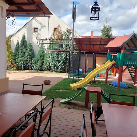 Gyulai Mesehaz Apartman Exterior foto